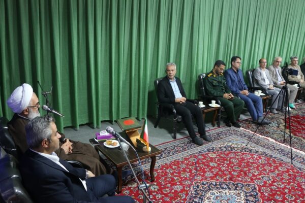 اعضاء شورای اداری شهرستان قائم شهر ، با حضور در دفتر امام جمعه قائم شهر، بمناسبت هفته دولت ، با آیت الله معلمی دیدار و ارائه گزارش کردند+تصاویر