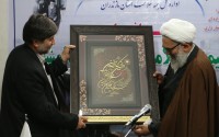 آیین افتتاح بیمه سلامت شهرستان قائم شهر در ایام الله دهه مبارکه فجر و اهداء یادبود به آیت الله معلمی به پاس تقدیر از تلاش و پیگیری ایشان در خریداری ساختمان مِلکی بیمه سلامت به دست دکتر ظفرمند«مدیرکل بیمه سلامت مازندران»