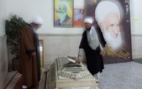 حضور آیت الله معلمی بر سر مزار فقیه فقید حضرت آیت الله حاج شیخ هادی روحانی